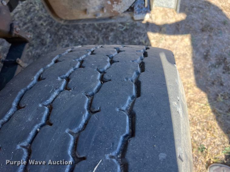 image for item KF9863 1992 Ford L8000  dump truck