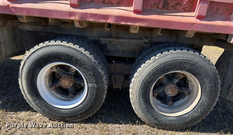 image for item KF9863 1992 Ford L8000  dump truck