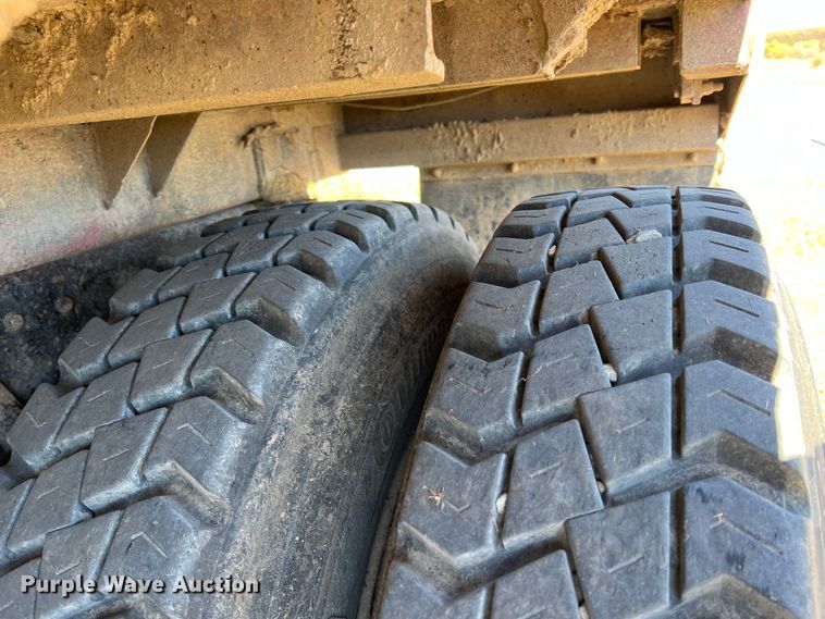 image for item KF9863 1992 Ford L8000  dump truck