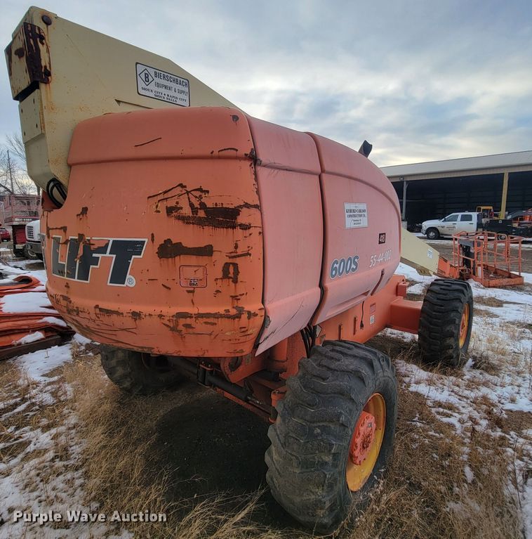 image for item KT9003 1997 JLG 600S  boom lift