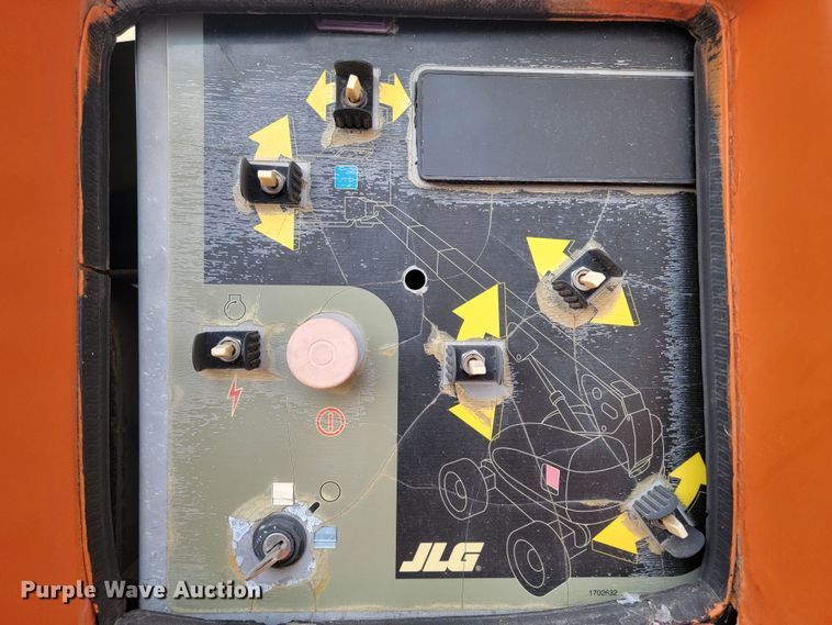 image for item KT9003 1997 JLG 600S  boom lift