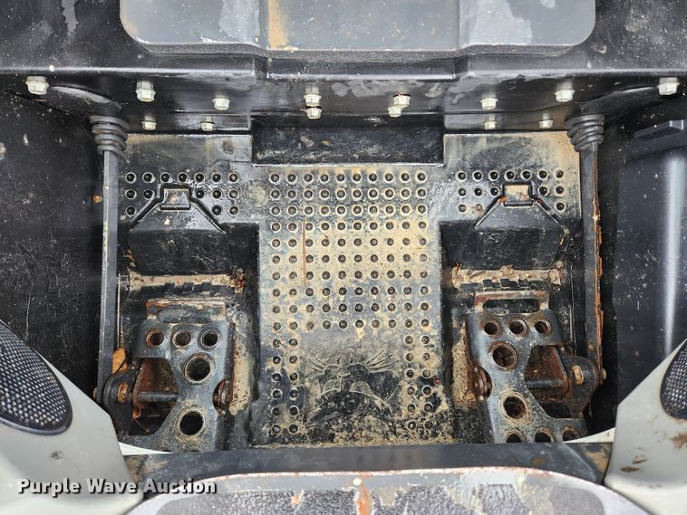 image for item KT9552 2018 Bobcat T740  tracked skid steer loader