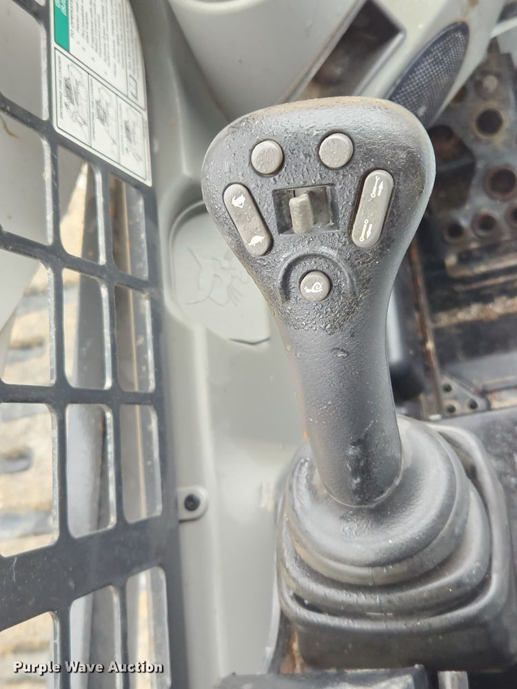 image for item KT9552 2018 Bobcat T740  tracked skid steer loader