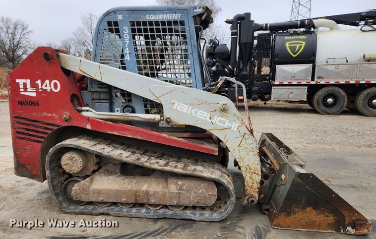 image for item KT9572 2005 Takeuchi TL140  tracked skid steer loader