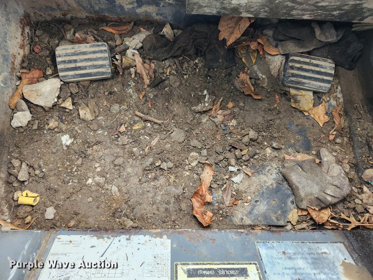 image for item KT9572 2005 Takeuchi TL140  tracked skid steer loader