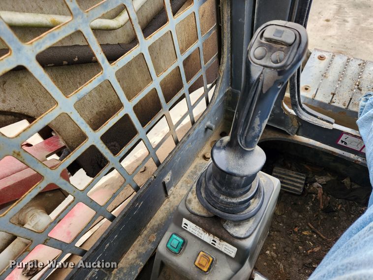 image for item KT9572 2005 Takeuchi TL140  tracked skid steer loader