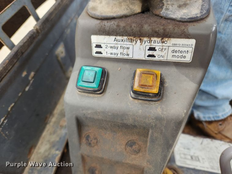 image for item KT9572 2005 Takeuchi TL140  tracked skid steer loader