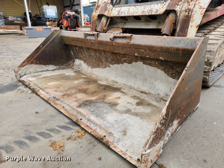 image for item KT9572 2005 Takeuchi TL140  tracked skid steer loader