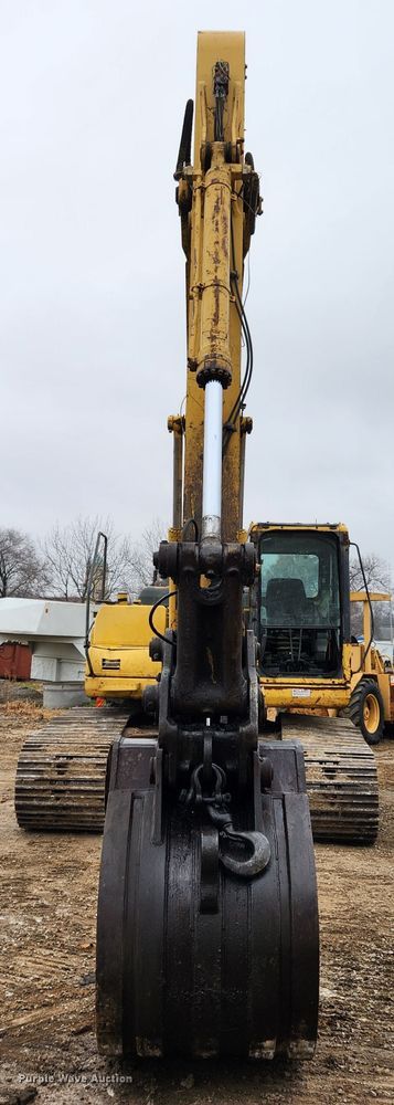 image for item KT9573 2002 Komatsu PC200LC-7L  excavator