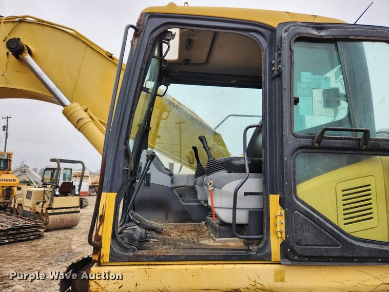image for item KT9573 2002 Komatsu PC200LC-7L  excavator
