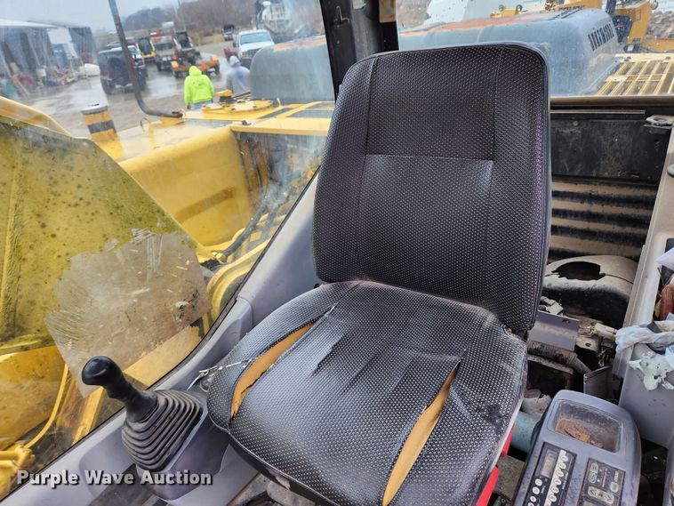 image for item KT9573 2002 Komatsu PC200LC-7L  excavator
