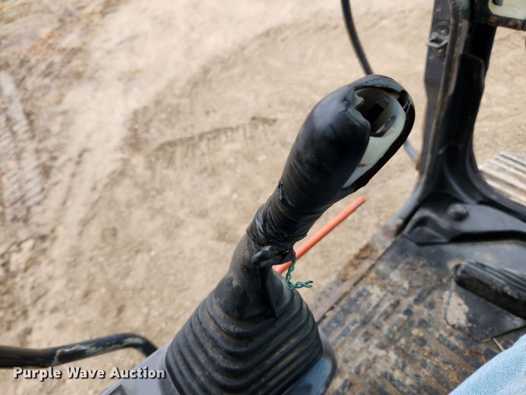 image for item KT9573 2002 Komatsu PC200LC-7L  excavator