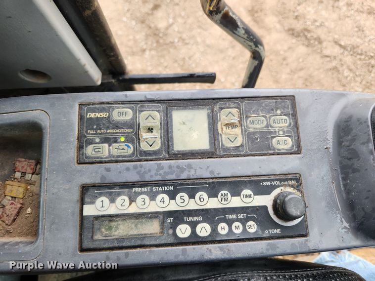 image for item KT9573 2002 Komatsu PC200LC-7L  excavator