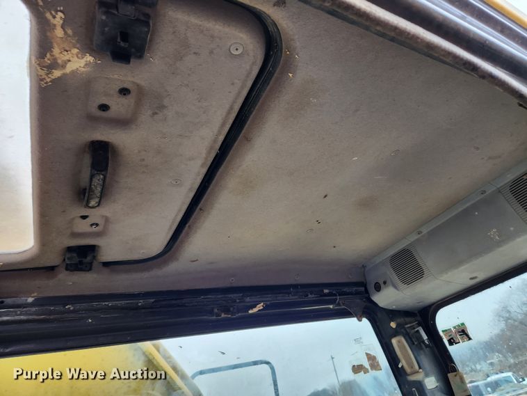 image for item KT9573 2002 Komatsu PC200LC-7L  excavator