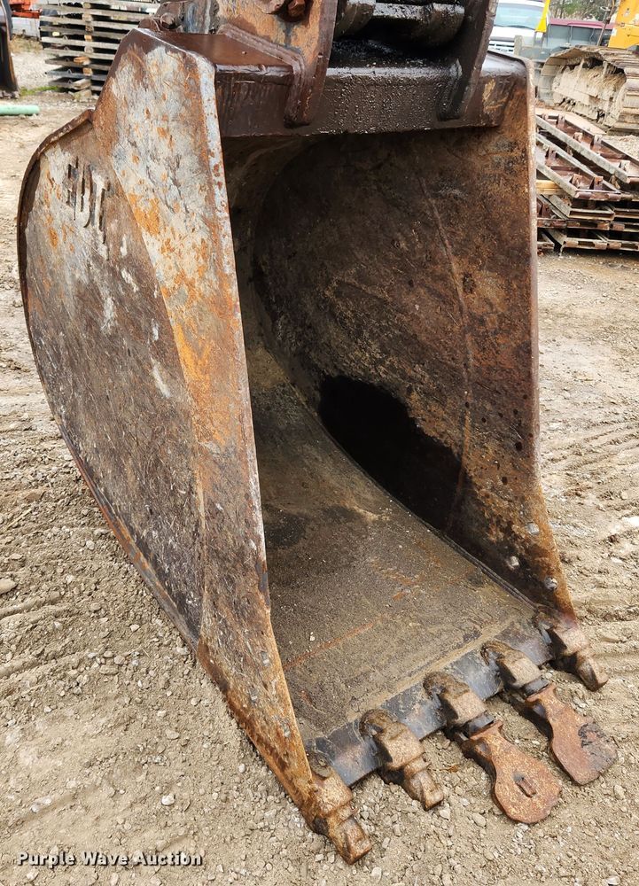 image for item KT9573 2002 Komatsu PC200LC-7L  excavator