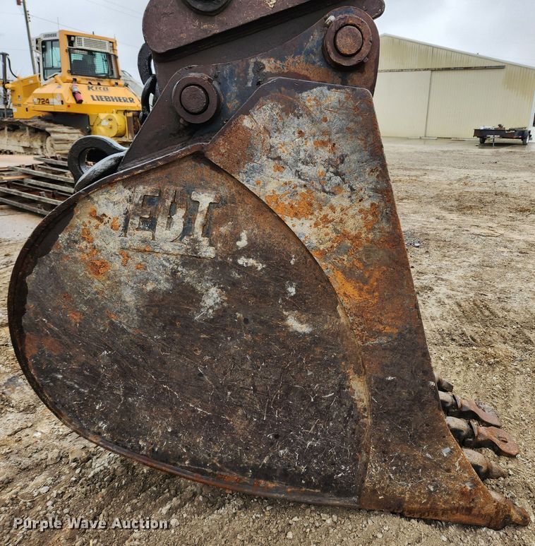 image for item KT9573 2002 Komatsu PC200LC-7L  excavator