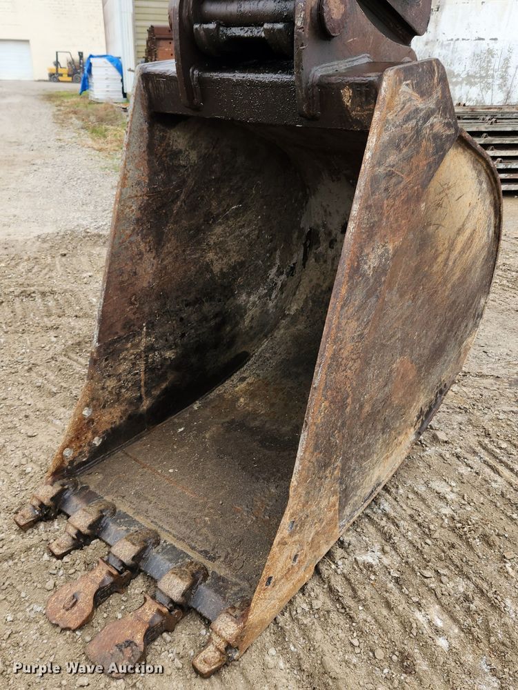 image for item KT9573 2002 Komatsu PC200LC-7L  excavator