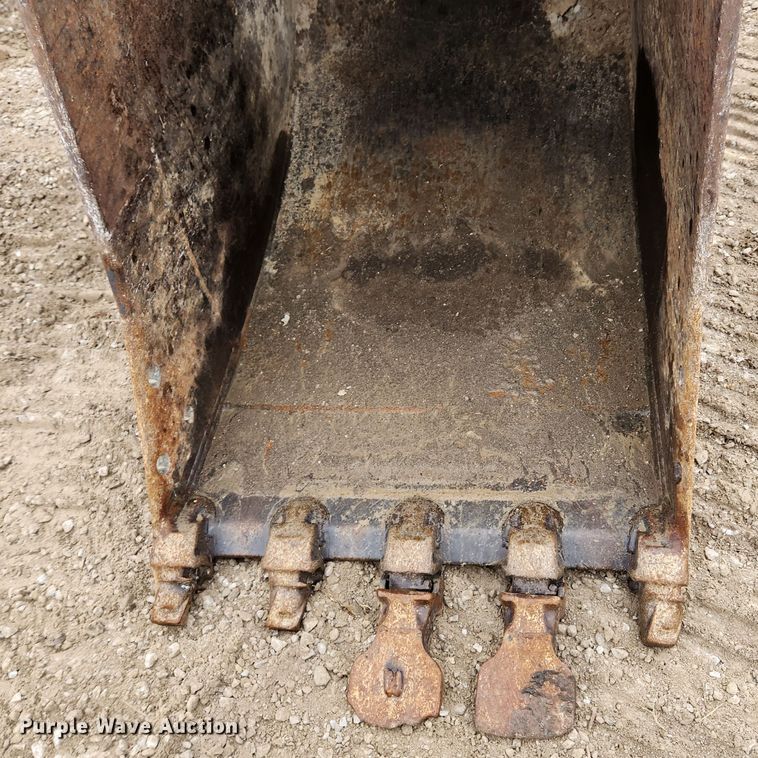 image for item KT9573 2002 Komatsu PC200LC-7L  excavator