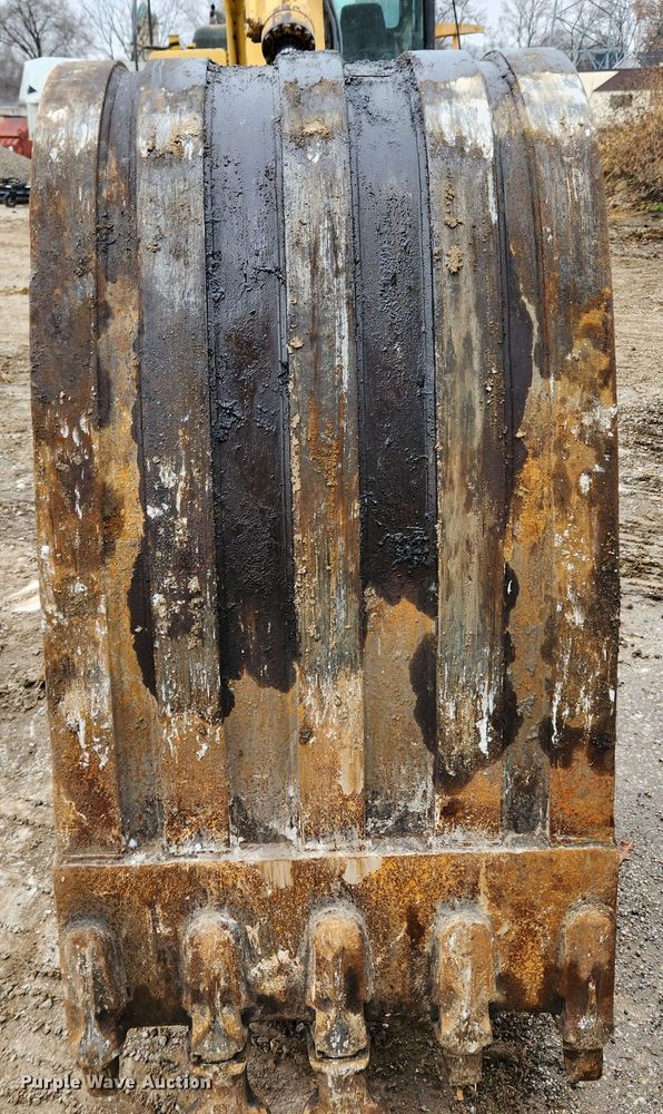 image for item KT9573 2002 Komatsu PC200LC-7L  excavator