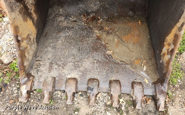 image for item KT9573 2002 Komatsu PC200LC-7L  excavator