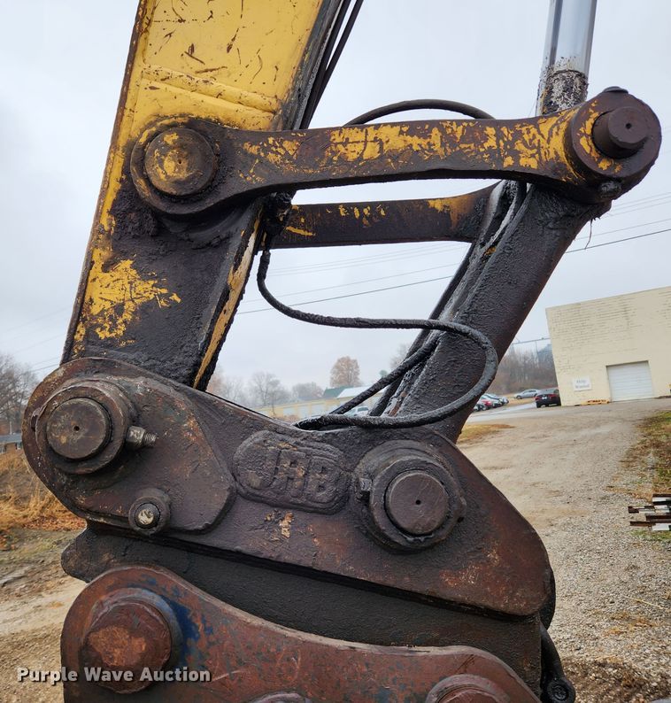 image for item KT9573 2002 Komatsu PC200LC-7L  excavator