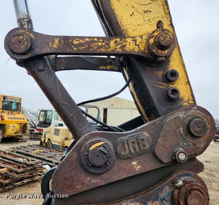 image for item KT9573 2002 Komatsu PC200LC-7L  excavator