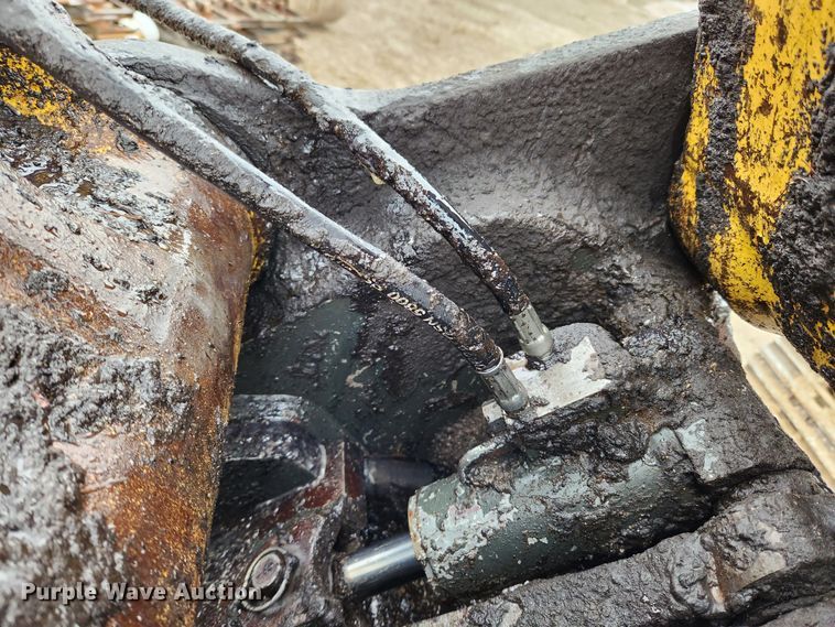 image for item KT9573 2002 Komatsu PC200LC-7L  excavator