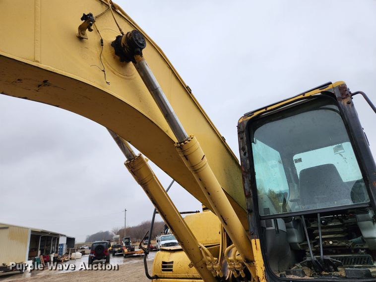 image for item KT9573 2002 Komatsu PC200LC-7L  excavator