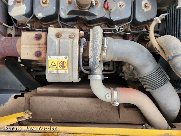 image for item KT9573 2002 Komatsu PC200LC-7L  excavator