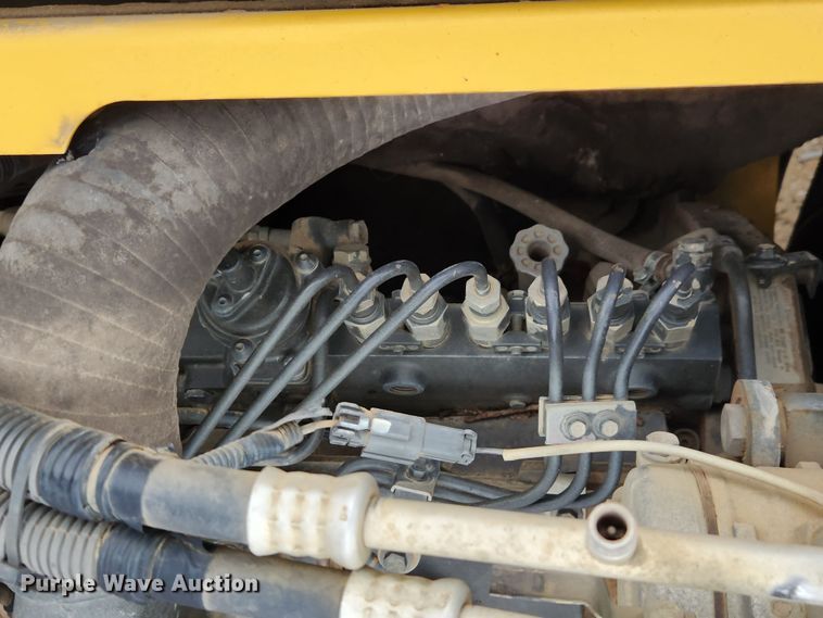 image for item KT9573 2002 Komatsu PC200LC-7L  excavator