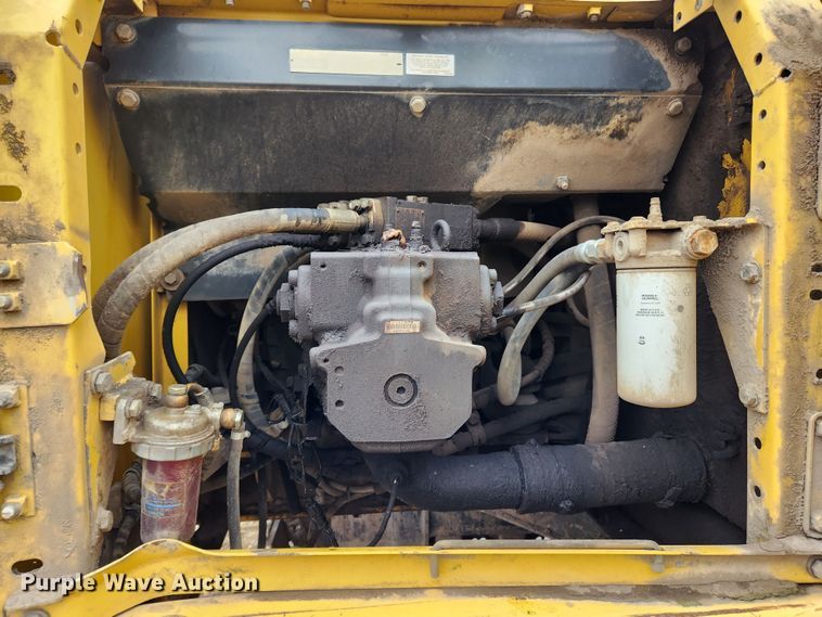 image for item KT9573 2002 Komatsu PC200LC-7L  excavator