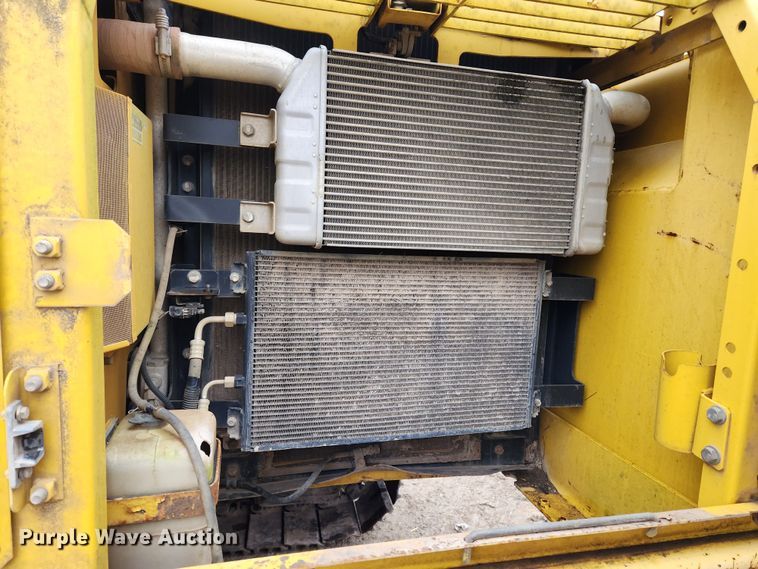 image for item KT9573 2002 Komatsu PC200LC-7L  excavator