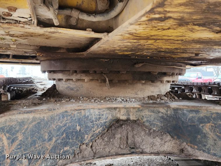 image for item KT9573 2002 Komatsu PC200LC-7L  excavator