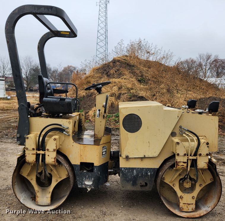 image for item KT9575 1999 Ingersoll Rand DD-24  double drum vibratory roller