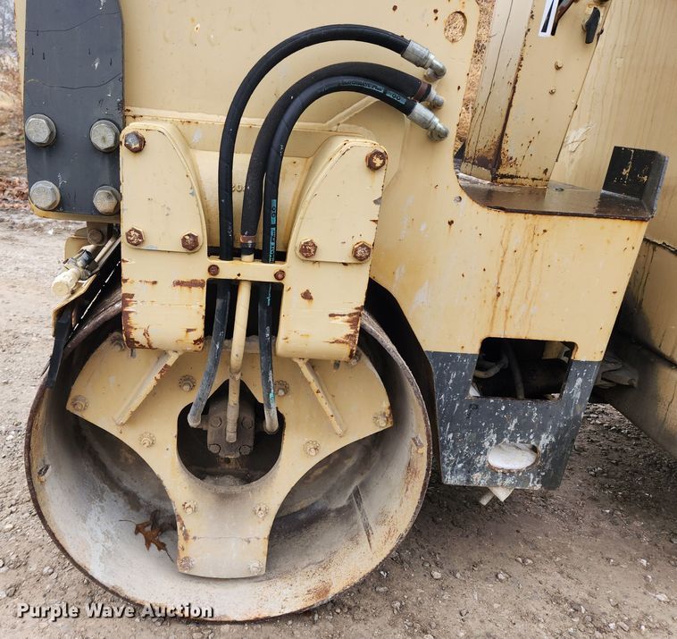 image for item KT9575 1999 Ingersoll Rand DD-24  double drum vibratory roller