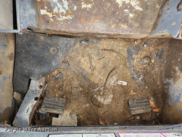 image for item KT9578 2004 Takeuchi TL130  tracked skid steer loader