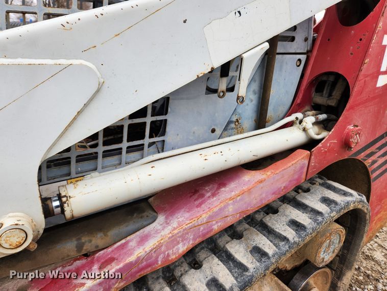 image for item KT9578 2004 Takeuchi TL130  tracked skid steer loader
