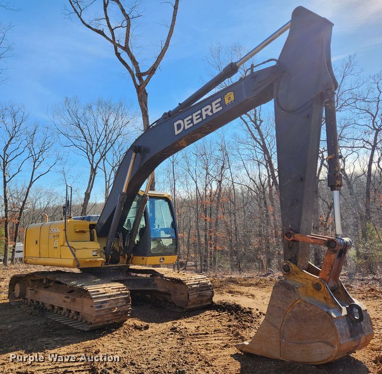 image for item KT9597 2008 John Deere 200D LC  excavator