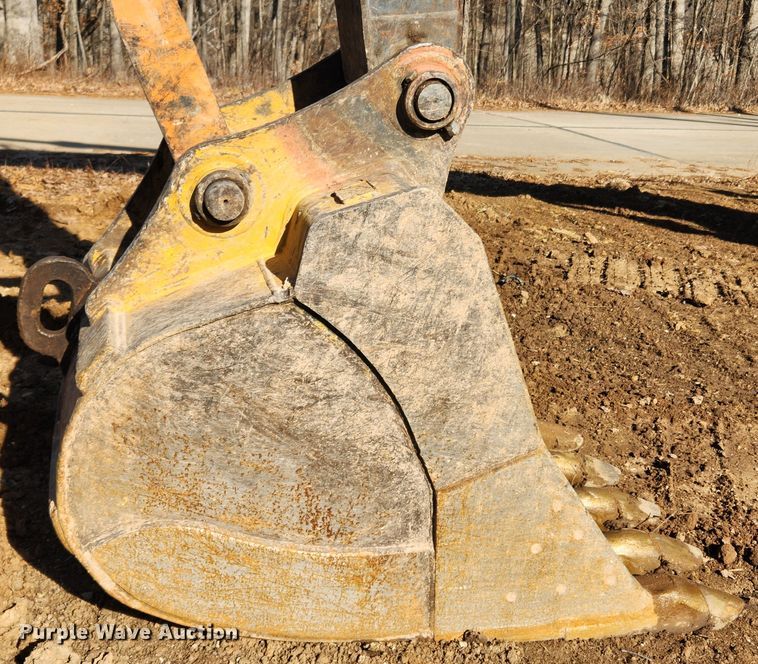 image for item KT9597 2008 John Deere 200D LC  excavator