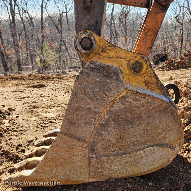 image for item KT9597 2008 John Deere 200D LC  excavator