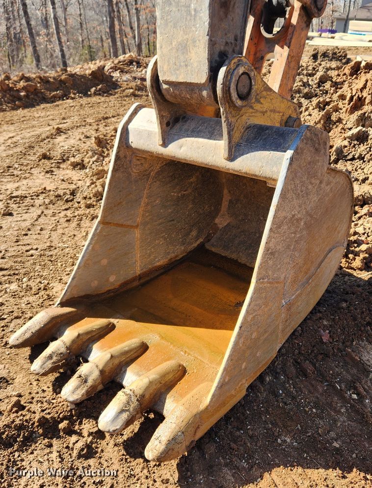 image for item KT9597 2008 John Deere 200D LC  excavator