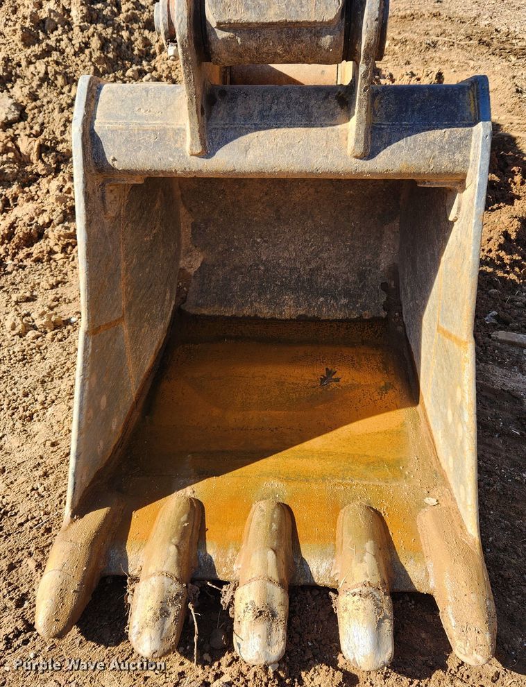 image for item KT9597 2008 John Deere 200D LC  excavator