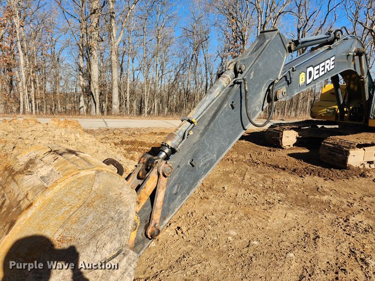 image for item KT9597 2008 John Deere 200D LC  excavator