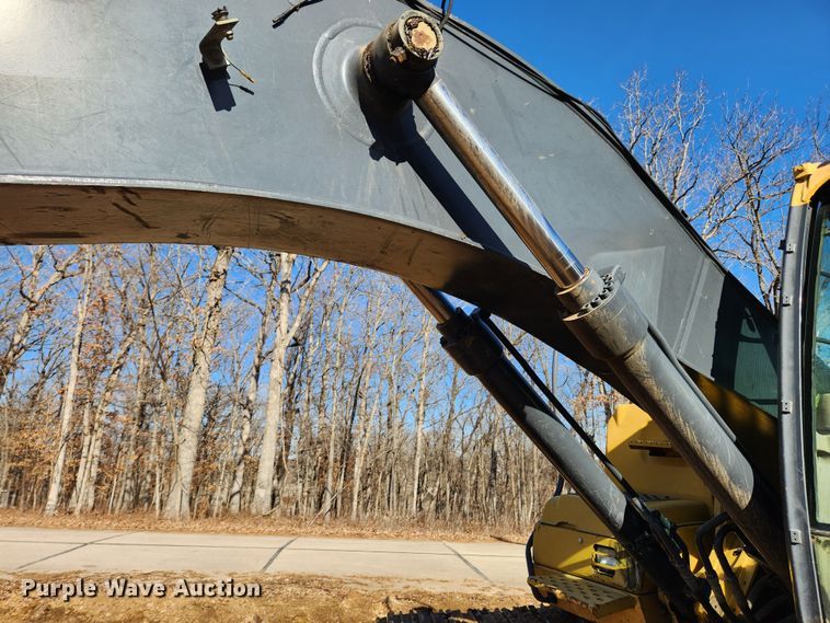 image for item KT9597 2008 John Deere 200D LC  excavator