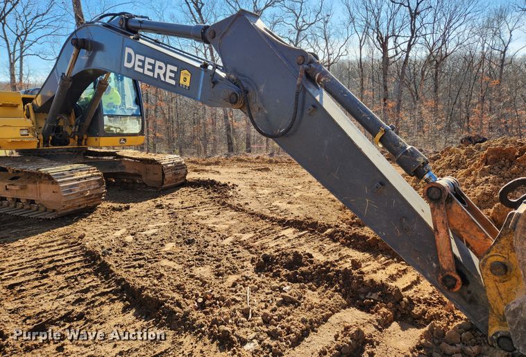 image for item KT9597 2008 John Deere 200D LC  excavator