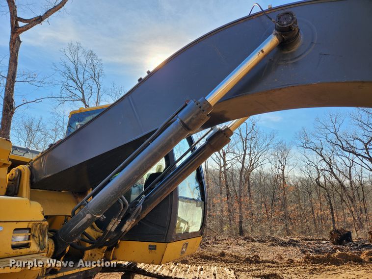 image for item KT9597 2008 John Deere 200D LC  excavator