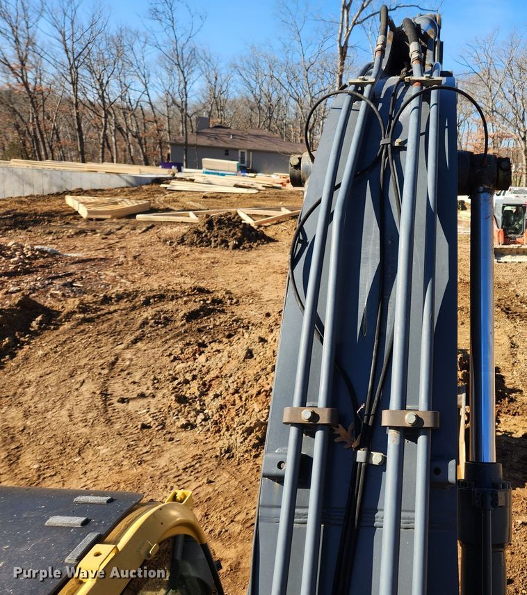 image for item KT9597 2008 John Deere 200D LC  excavator