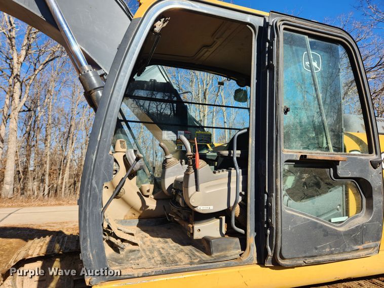 image for item KT9597 2008 John Deere 200D LC  excavator