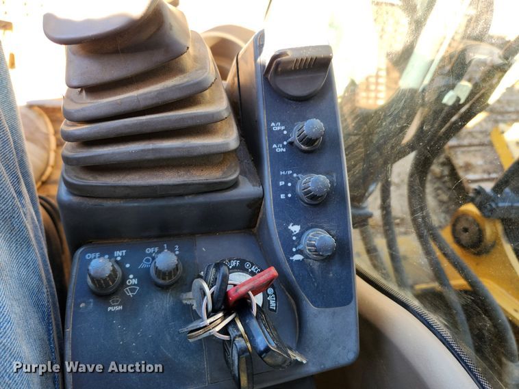 image for item KT9597 2008 John Deere 200D LC  excavator