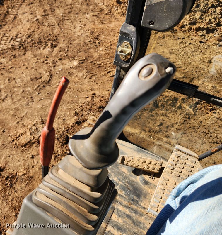 image for item KT9597 2008 John Deere 200D LC  excavator